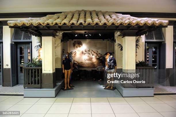 Hollister Co. -- The Hollister Co. Store in the Eaton Centre. For Rita Zekas story.