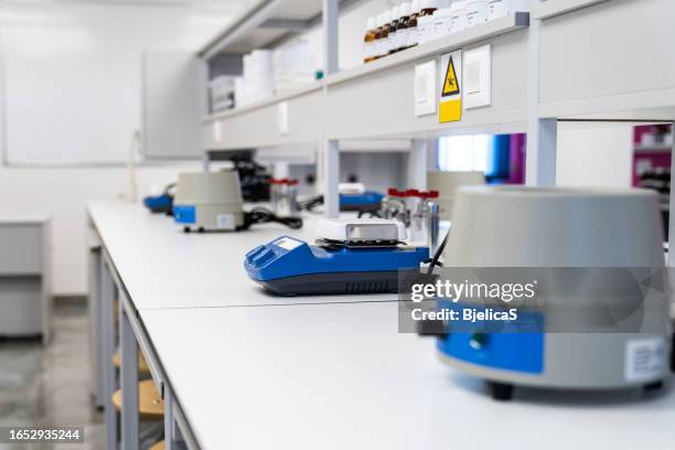 modern laboratory - equipamento de laboratório imagens e fotografias de stock