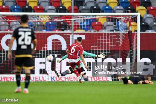 Yannik Engelhardt of Fortuna Düsseldorf scores the team's first goal during the Second Bundesliga match between Fortuna Düsseldorf and Karlsruher SC...