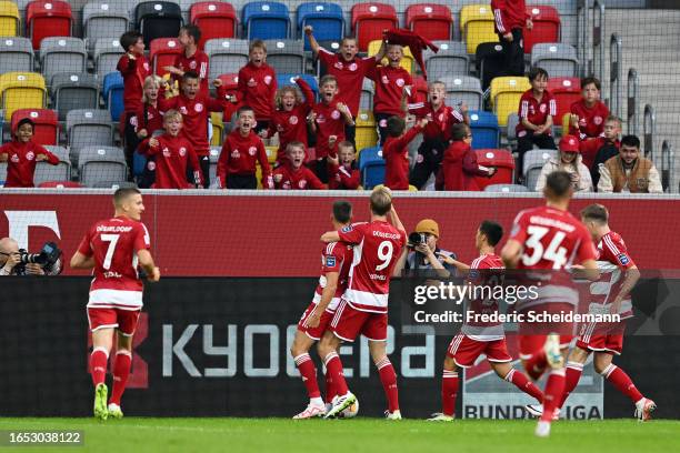 Yannik Engelhardt of Fortuna Düsseldorf celebrates after scoring the team's first goal with team mates during the Second Bundesliga match between...