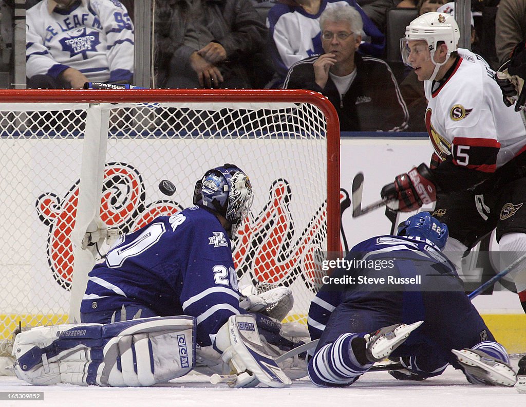 LEAF NATION VS OTTAWA---10/29/05---Dany Heatley scores on Ed Belfour in the first period as the Toro