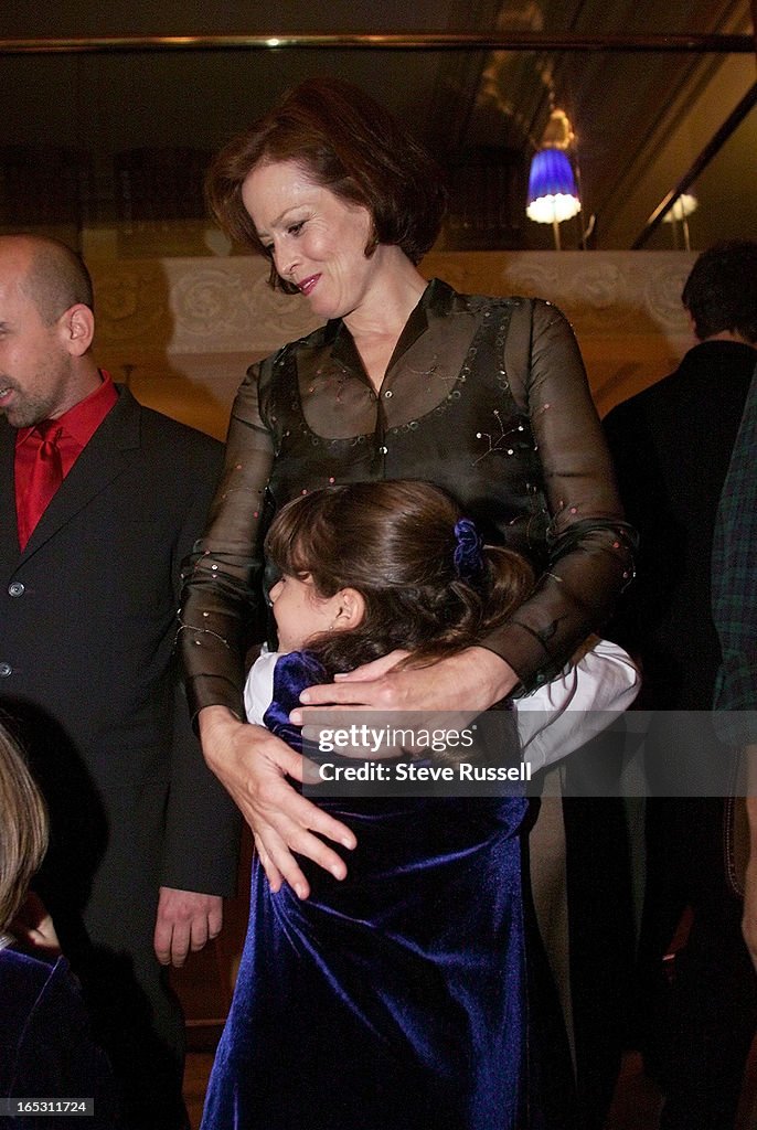 DIGITAL IMAGE----Sigorney Weaver gets a huge hug from Dara Perlmutter,9, who palys her daughter in t
