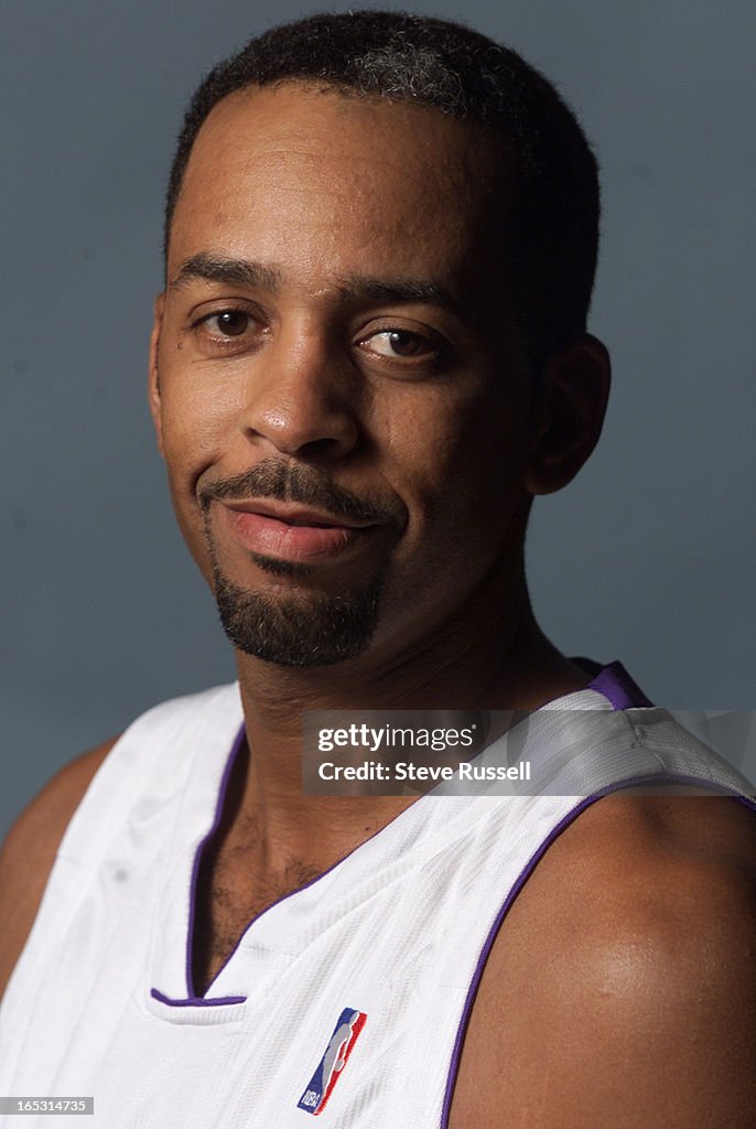 RAPTORS-CURRY--9/29/2001---Dell Curry at the Raptors media day in Toronto, September 29, 2001.