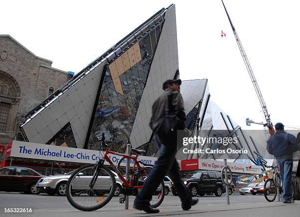 Rom Crystal Addition 24 The Michael Lee Chin Crystal Stock Photos, High-Res Pictures, and ...