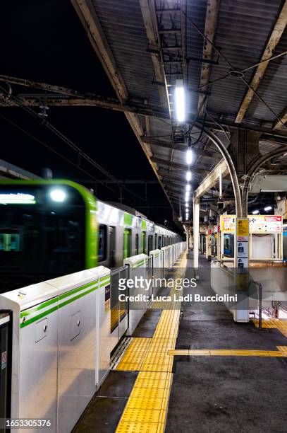 tokyo subway cars at a station, japaan - kanto region stock pictures, royalty-free photos & images