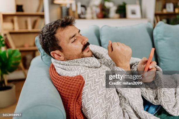 grippe saison - krank stock-fotos und bilder