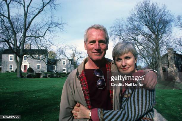 Portrait of screen actor Paul Newman and his wife Joanne Woodward during photo shoot at their home. Westport, CT 11/1/1982 - CREDIT: Neil Leifer