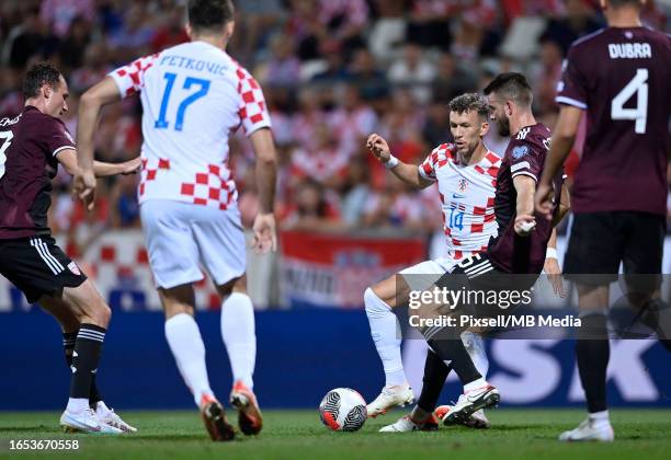 Ivan Perisic of Tottenham Hotspur speaks with Bastian Schweinsteiger  News Photo - Getty Images