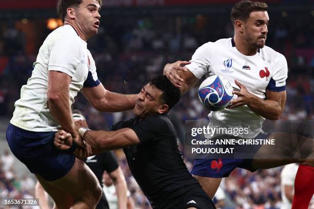 France's full-back Melvyn Jaminet catches the ball to score a try during the France 2023 Rugby World Cup Pool A match between France and New Zealand...