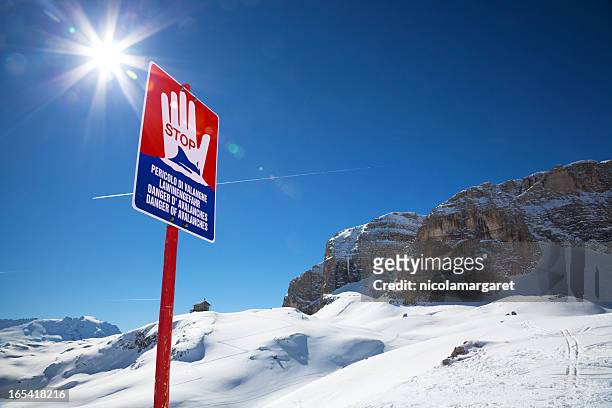 risque d'avalanches - france austria photos et images de collection