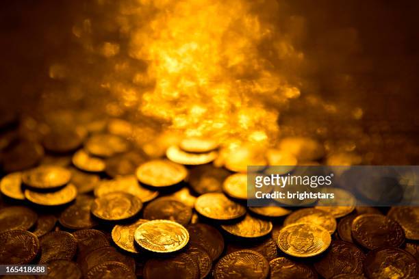 gold-münzen - schatzamt stock-fotos und bilder