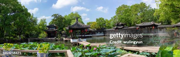 panoramic view of a chinese garden - chinesischer garten im klassischen stil stock-fotos und bilder