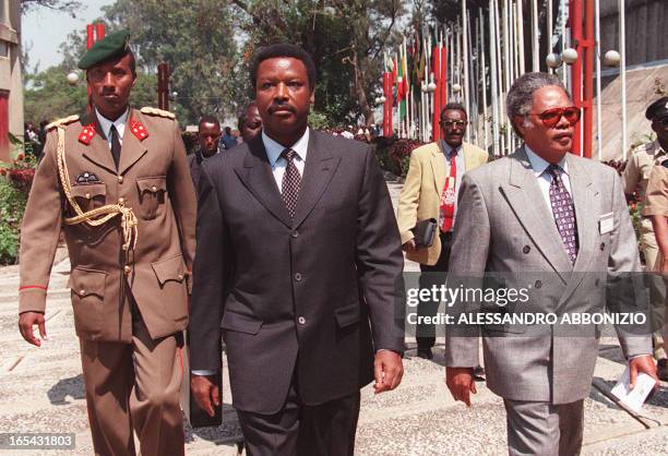 Burundi's President Pierre Buyoya arrives at the Arusha International Conference Centre 15 June on the first day of a peace talks summit on Burundi....