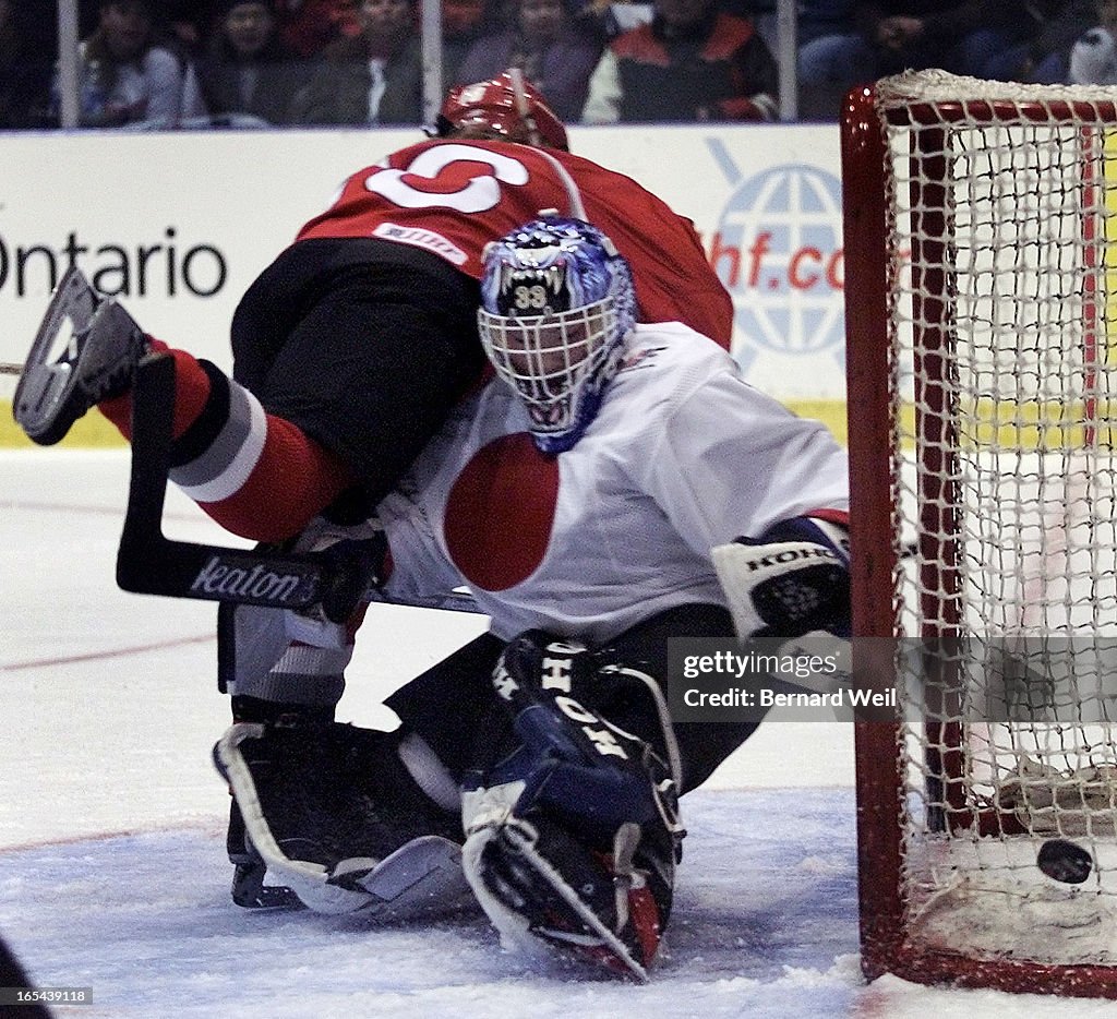DIGITAL IMAGE-Canada's Nancy Drolet crashes into Japan's goalie Risa Hayashi during during first per