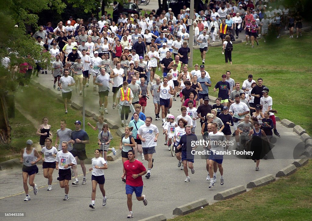 TERRYFOXrun-September 14, 2003-The crowd of participants get off to a running (some walking/biking/r