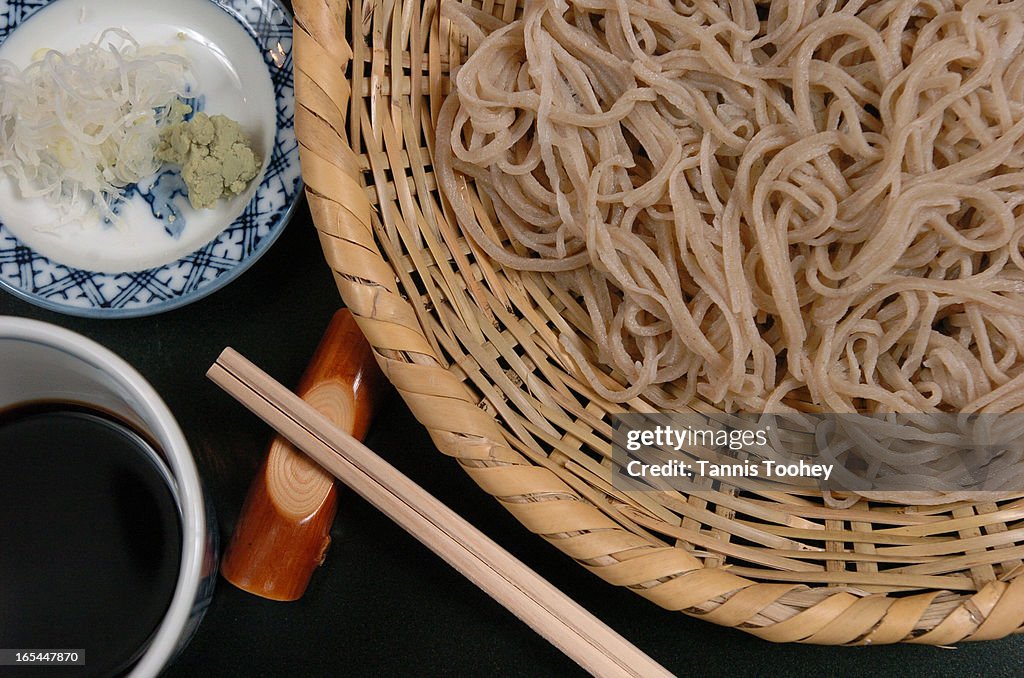 SobaSunday-April 3, 2005-@*@*@*Soba noodles finished dish@*@* Soba chef Ted Iizuka makes the delicat