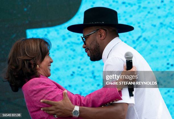 Harris With Rapper 2,421 Harris (Rapper) Stock Photos, High-Res Pictures, and Images ...