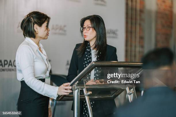 asian chinese businesswoman getting ready to give a speech, presentation in seminar, business conference - awards gala press room stock pictures, royalty-free photos & images