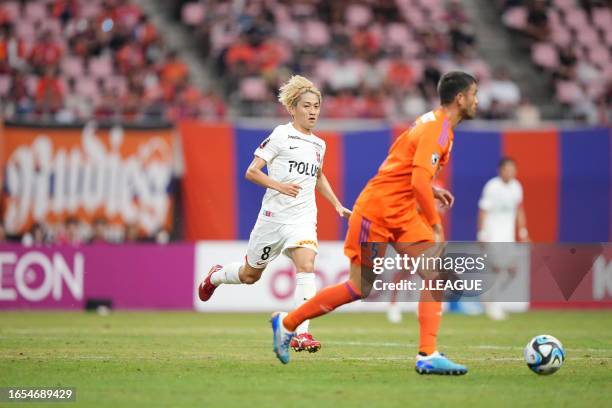 Yoshio KOIZUMI of Urawa Reds in action during the J.LEAGUE Meiji Yasuda J1 26th Sec. Match between Albirex Niigata and Urawa Red Diamonds at DENKA...