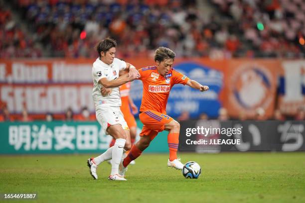 Yoshiaki TAKAGI of Albirex Niigata in action during the J.LEAGUE Meiji Yasuda J1 26th Sec. Match between Albirex Niigata and Urawa Red Diamonds at...