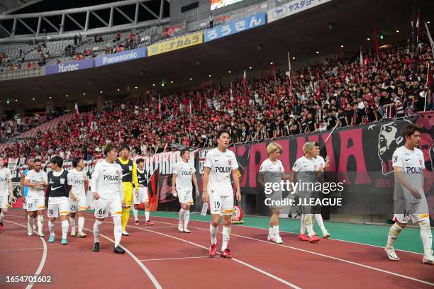 Urawa Reds react after the 1-1 draw in the J.LEAGUE Meiji Yasuda J1 26th Sec. Match between Albirex Niigata and Urawa Red Diamonds at DENKA BIG SWAN...