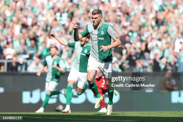 Marvin Ducksch of Werder Bremen celebrates after scoring the team's first goal during the Bundesliga match between SV Werder Bremen and 1. FSV Mainz...