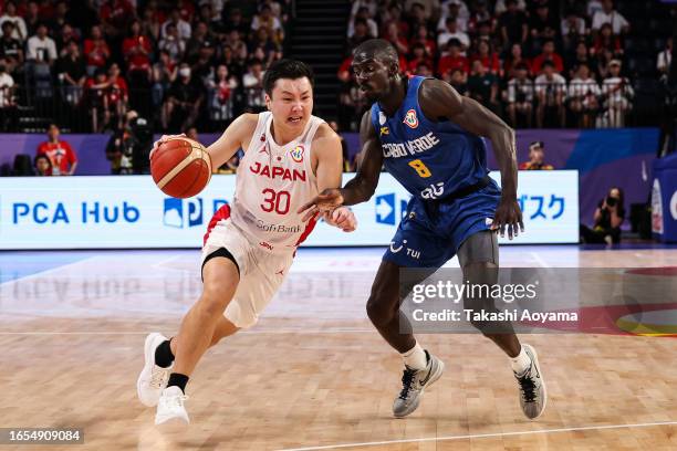 Keisei Tominaga of Japan drives to the basket against Anderson Correia of Cape Verde during the FIBA Basketball World Cup Classification 17-32 Group...