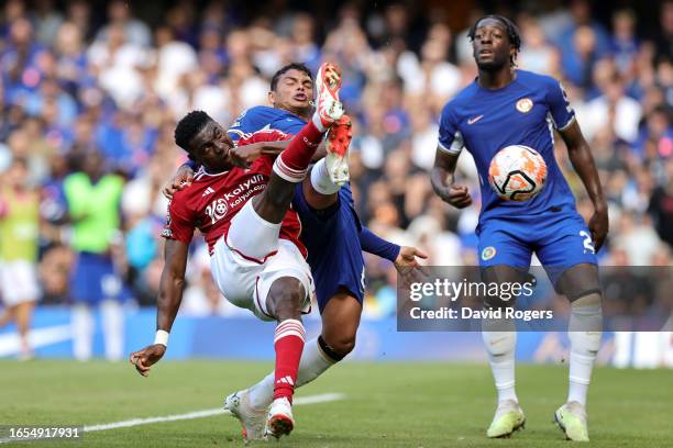 Taiwo Awoniyi of Nottingham Forest beats Thiago Silva of Chelsea to the ball but misses a chance during the Premier League match between Chelsea FC...