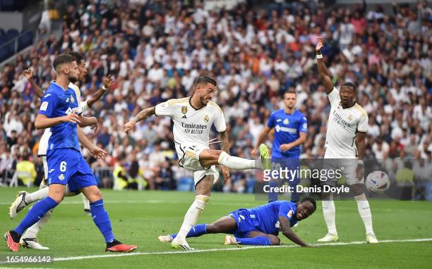 R14 Joselu of Real Madrid scores Real's opening goal during the LaLiga EA Sports match between Real Madrid CF and Getafe CF at Estadio Santiago...