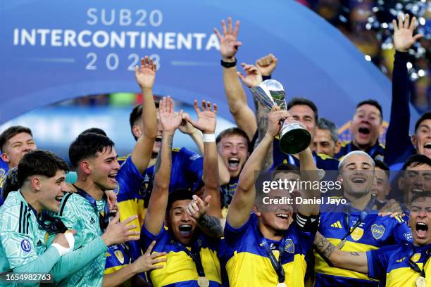 Nahuel Genez of Boca Juniors lifts the trophy with teammates as they celebrate after winning the shootout following a match between Boca Juniors and...