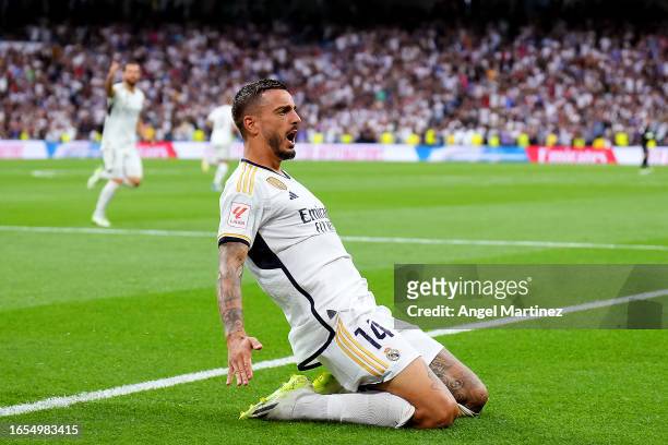 Joselu of Real Madrid celebrates after scoring the team's first goal during the LaLiga EA Sports match between Real Madrid CF and Getafe CF at...