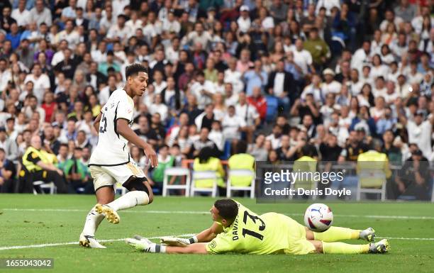 Jude Bellingham of Real Madrid scores their team's second goal during the LaLiga EA Sports match between Real Madrid CF and Getafe CF at Estadio...