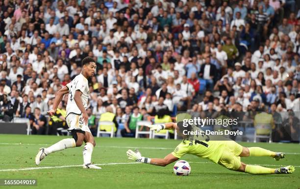 Jude Bellingham of Real Madrid scores their team's second goal during the LaLiga EA Sports match between Real Madrid CF and Getafe CF at Estadio...