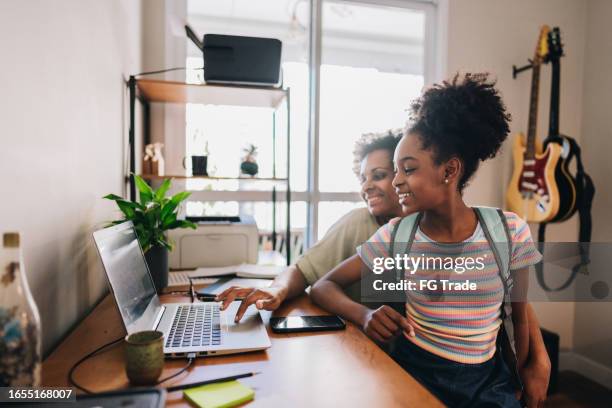 mother and daughter using laptop at home - junior high student stock pictures, royalty-free photos & images