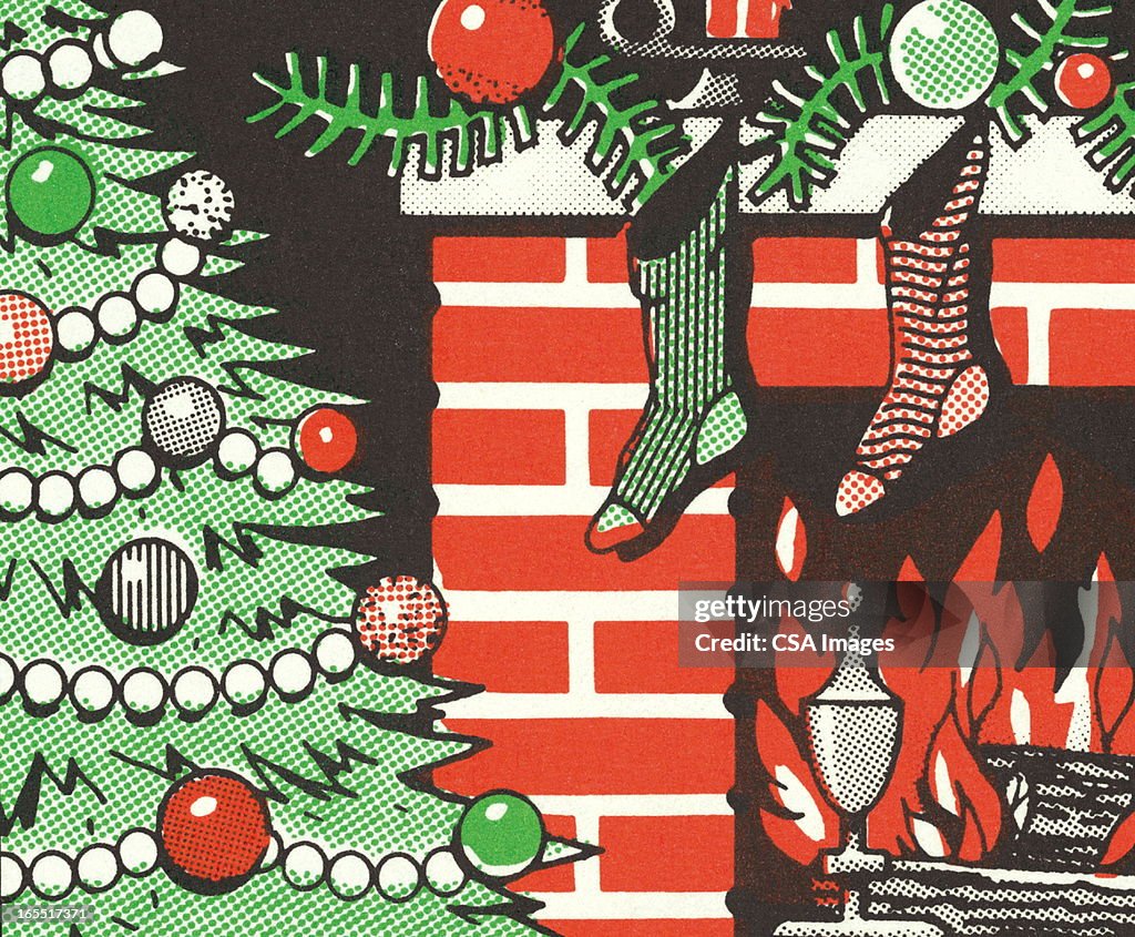Árvore de Natal e meia pendurado em uma Lareira