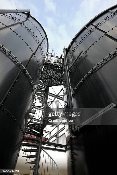 tanques de armazenamento - group h imagens e fotografias de stock