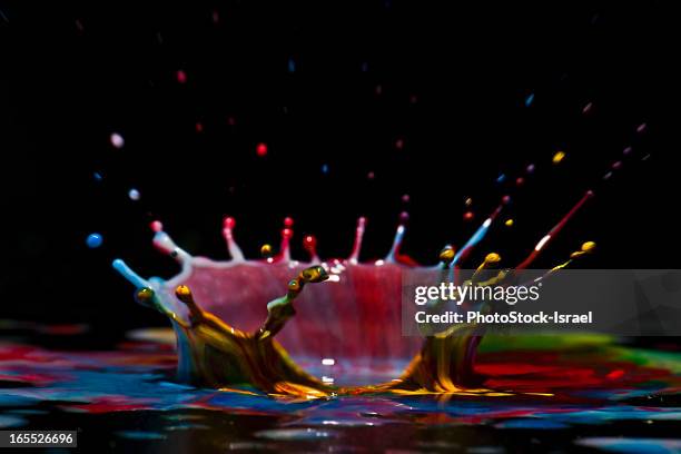 close up of splash of paint - impact photos et images de collection