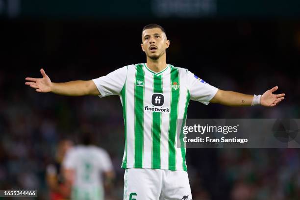 Guido Rodriguez of Real Betis reacts during the LaLiga EA Sports match between Real Betis and Rayo Vallecano at Estadio Benito Villamarin on...