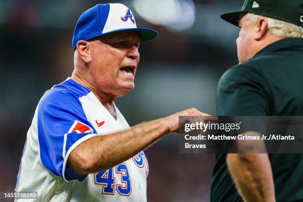 Brian Snitker of the Atlanta Braves argues with umpire Bill Miller in  News Photo - Getty Images