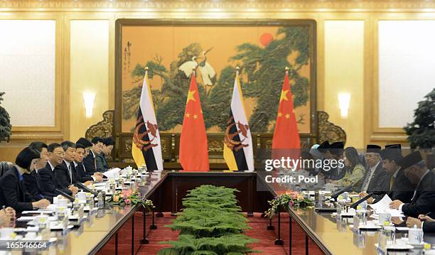 Sultan Hassanal Bolkiah of Brunei talks with Chinese President Xi Jinping during their meeting at the Great Hall of the People on April 5, 2013 in...