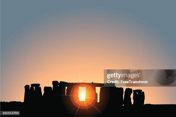 ilustraciones, imágenes clip art, dibujos animados e iconos de stock de stonehenge solsticio de - solsticio de verano