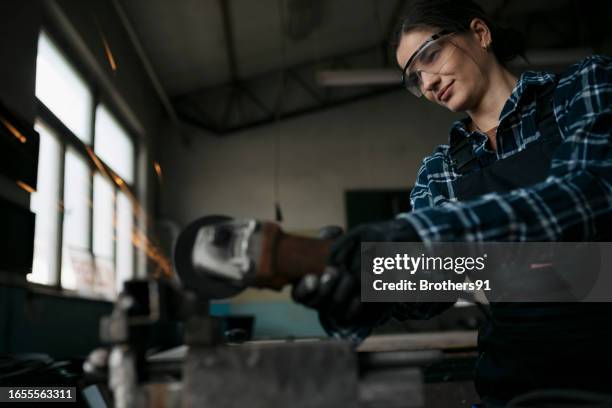 Someone Using Grinding Disk Grinding Disc Photos and Premium High Res Pictures - Getty Images