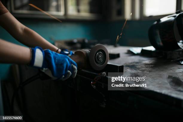 Someone Using Grinding Disk Grinding Disc Photos and Premium High Res Pictures - Getty Images
