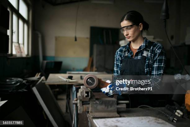 Someone Using Grinding Disk Grinding Disc Photos and Premium High Res Pictures - Getty Images