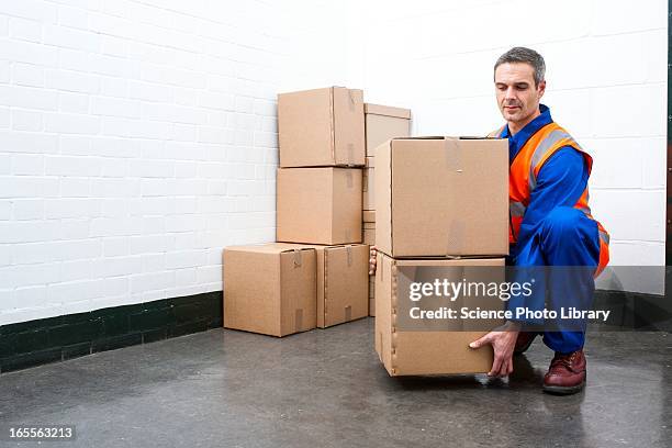 correct lifting posture - box lifting technique stock-fotos und bilder