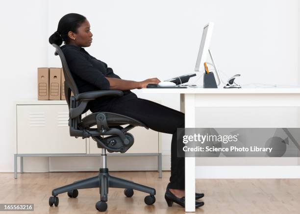 incorrect seated posture - verkeerde-houding stockfoto's en -beelden