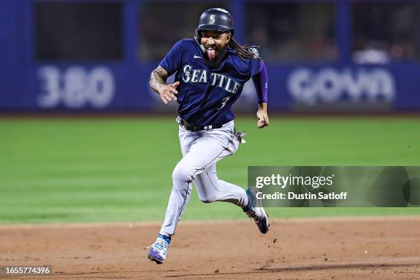 Crawford of the Seattle Mariners rounds the bases before scoring during the third inning against the New York Mets at Citi Field on September 02,...