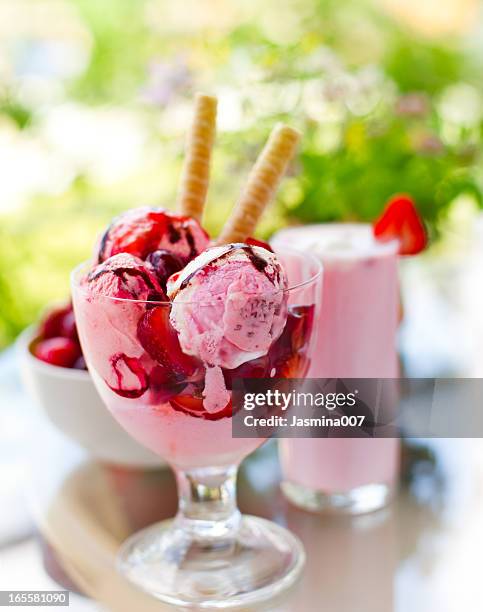 ice cream - nagerecht-garnering stockfoto's en -beelden