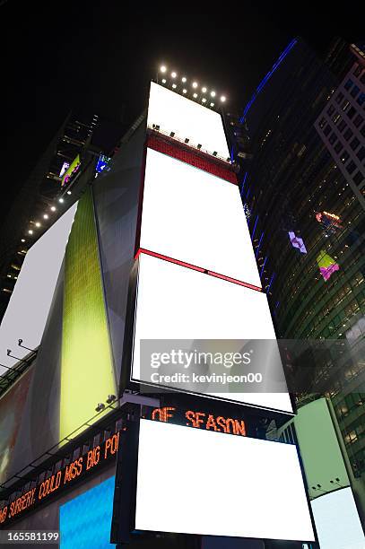 empty advertisement boards - times square manhattan stockfoto's en -beelden