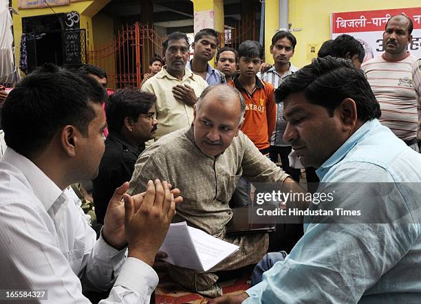 Manish Sisodia talking to the people at Sunder Nagari on April 4, 2013 in New Delhi, India. The fast of AAP leader Arvind Kejriwal against inflated...